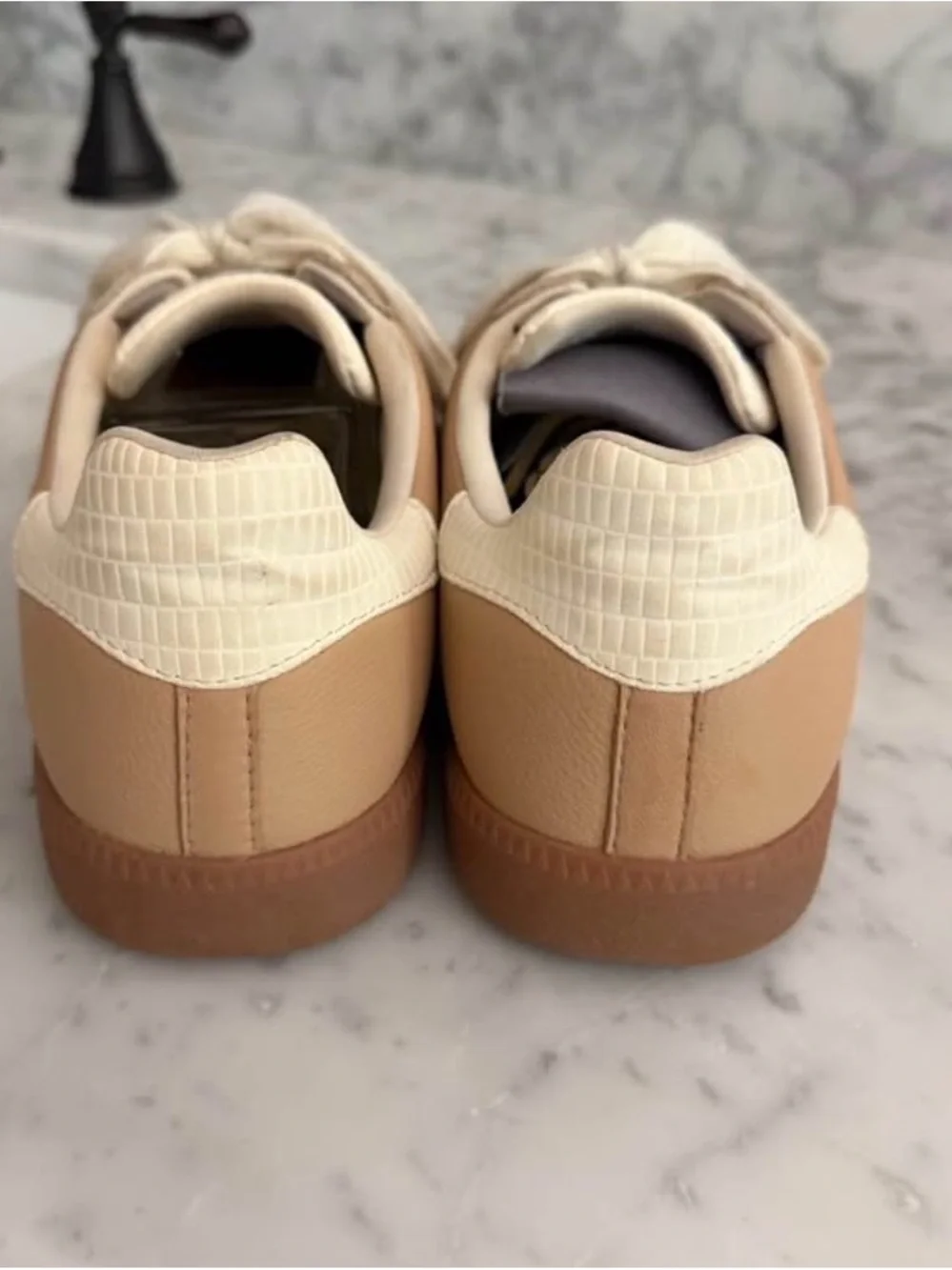 Back 70 neutral beige